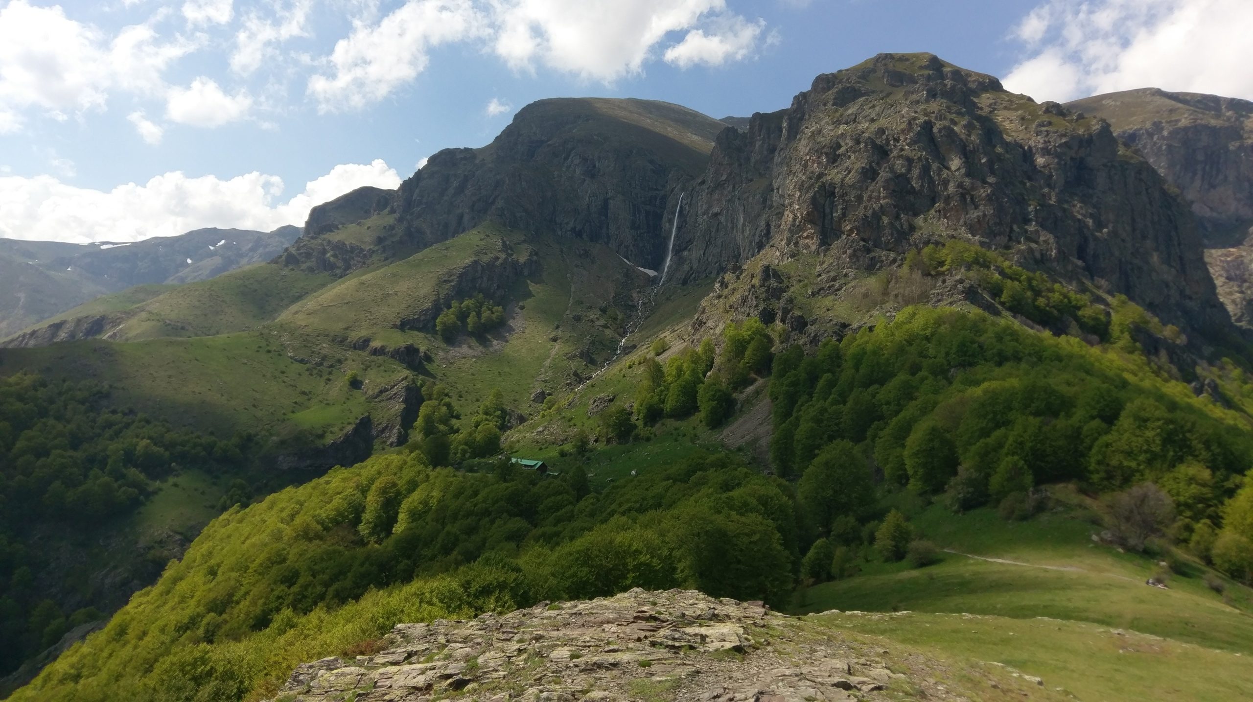 Райското Пръскало и хижа Рай