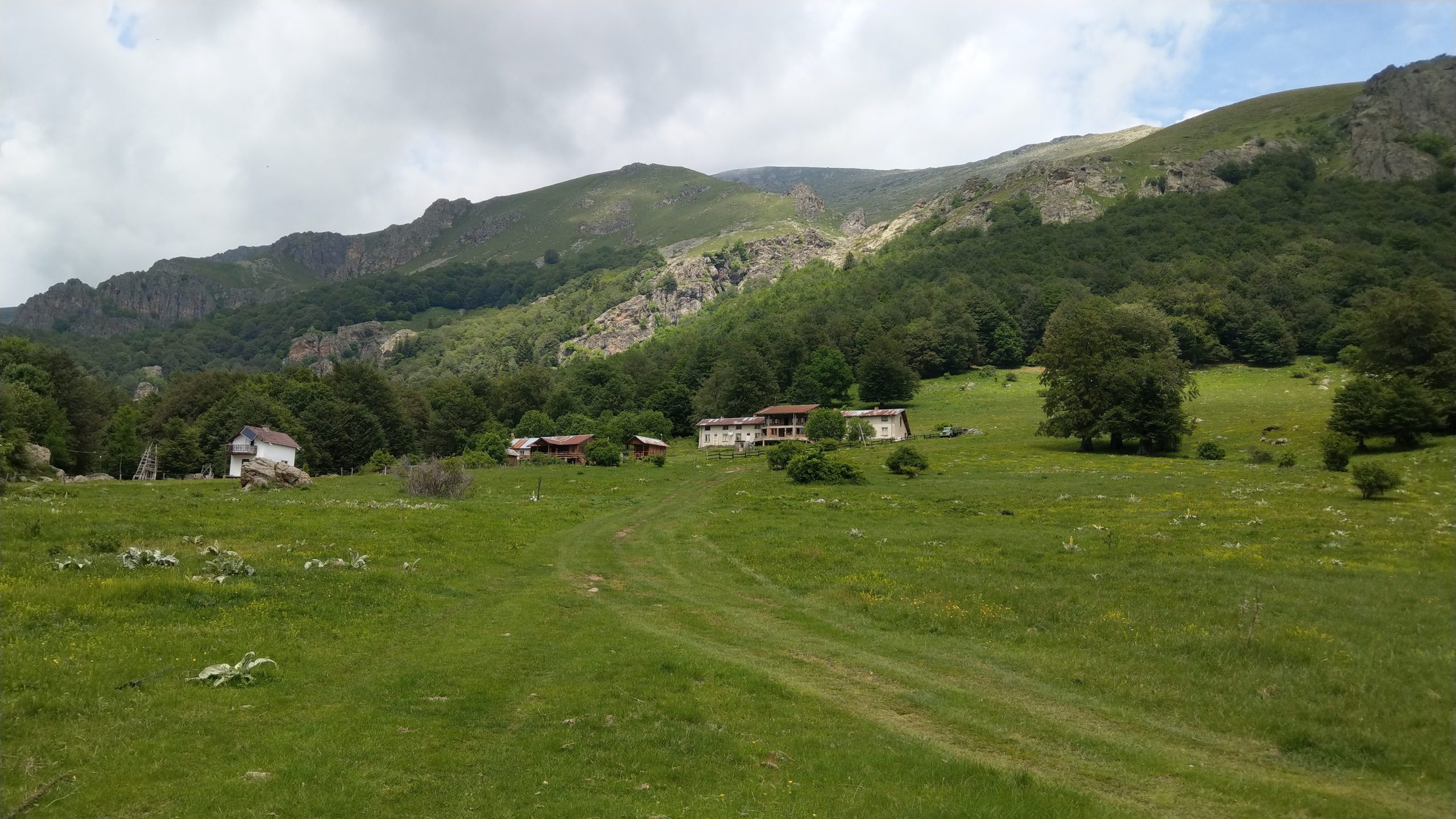 Хижа Триглав, Голям Кадемлия, Бабско и Кадемлийско пръскало